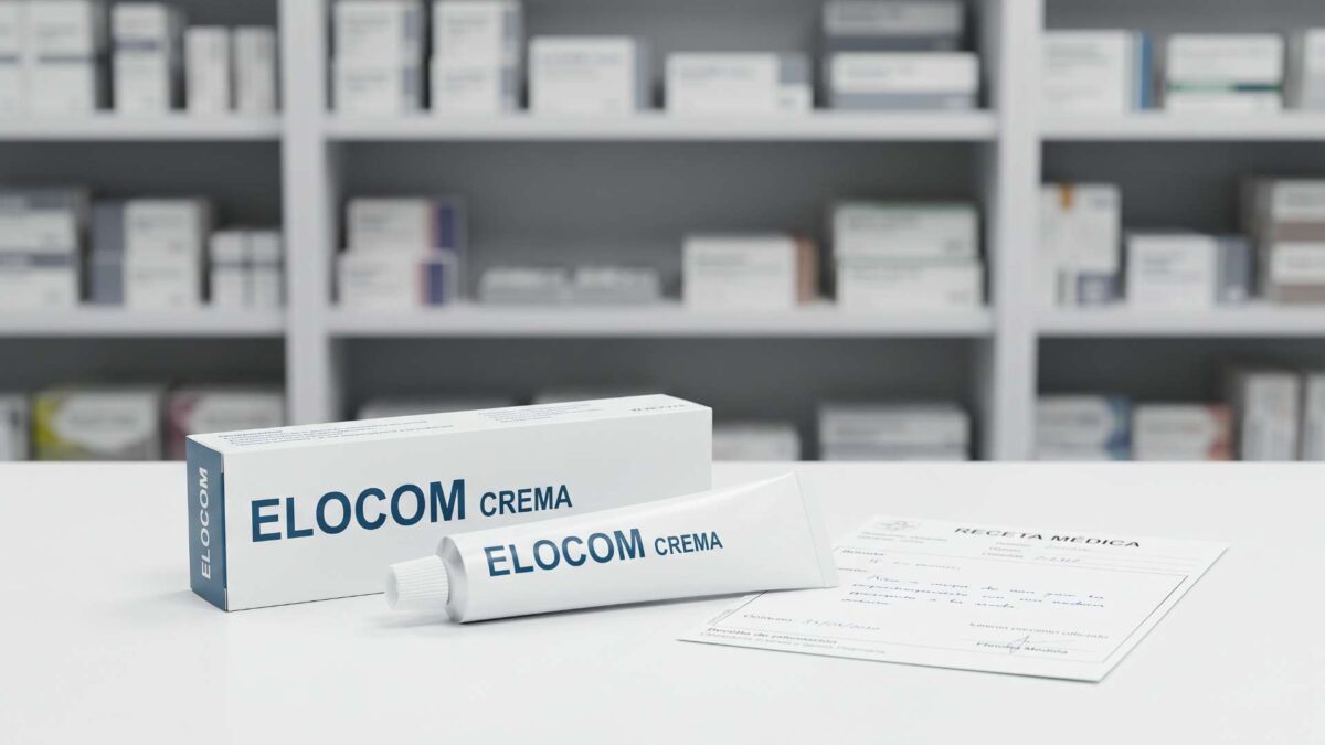 ¿Se puede comprar Elocom crema sin receta? 3 Envase y tubo de Elocom crema sobre mostrador de farmacia junto a una prescripcion medica oficial