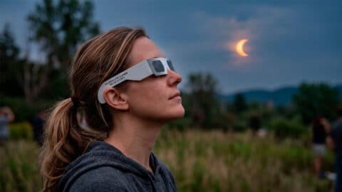 ¿Cómo se puede ver el eclipse solar sin dañarte la vista?